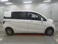Honda FREED лот № 30035 оценка R  с аукциона в Японии 2