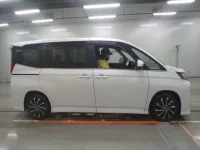 Toyota NOAH лот № 30037 оценка 3  с аукциона в Японии 2