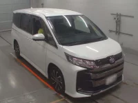 Toyota NOAH лот № 30037 оценка 3  с аукциона в Японии 4