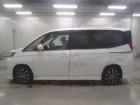 Toyota NOAH лот № 30037 оценка 3  с аукциона в Японии 3