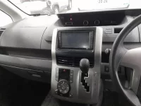 Toyota VOXY лот № 10499 оценка R  с аукциона в Японии 8