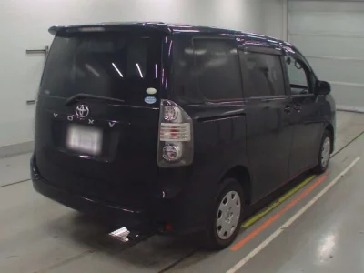 Toyota VOXY  с аукциона в Японии