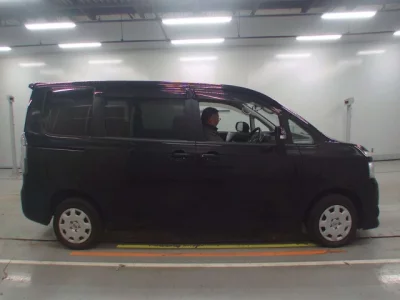 Toyota VOXY  с аукциона в Японии