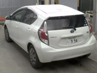 Toyota AQUA лот № 3003 оценка 4  с аукциона в Японии 1