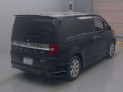 Mitsubishi DELICA D5