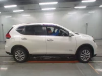 Nissan X-TRAIL лот № 30044 оценка 4  с аукциона в Японии 2