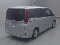 Toyota NOAH лот № 4809 оценка 3  с аукциона в Японии 1