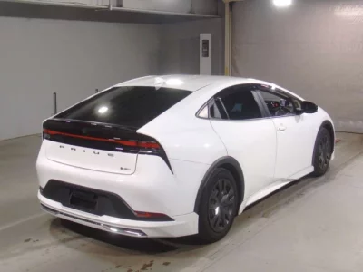 Toyota PRIUS  с аукциона в Японии