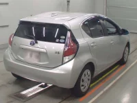 Toyota AQUA лот № 30051 оценка R  с аукциона в Японии 1