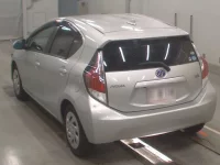 Toyota AQUA лот № 30051 оценка R  с аукциона в Японии 5