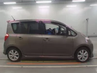 Toyota RACTIS лот № 10523 оценка 3.5  с аукциона в Японии 2