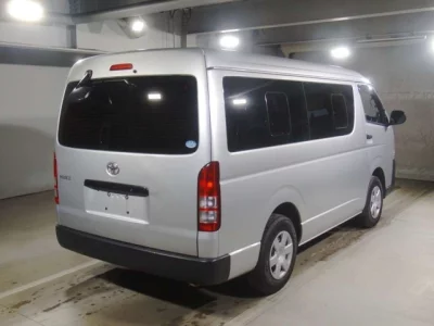 Toyota HIACE  с аукциона в Японии