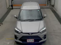 Toyota RAIZE лот № 6043 оценка 4  с аукциона в Японии 5