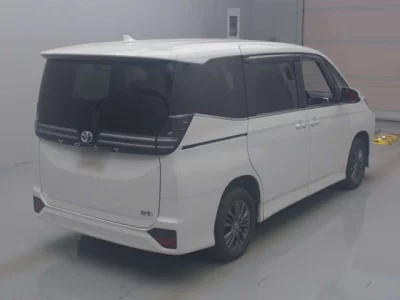 Toyota VOXY  с аукциона в Японии