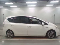 Toyota PRIUS ALPHA лот № 30059 оценка 4  с аукциона в Японии 2