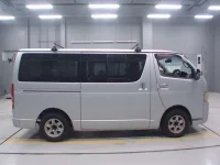 Toyota HIACE VAN лот № 30002 оценка 3  с аукциона в Японии 2