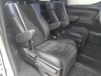 Toyota VELLFIRE лот № 30061 оценка 4  с аукциона в Японии 9