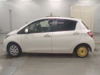 Toyota VITZ лот № 30063 оценка 3.5  с аукциона в Японии 3