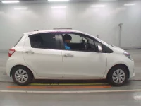 Toyota VITZ лот № 30063 оценка 3.5  с аукциона в Японии 2