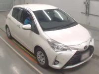 Toyota VITZ лот № 30063 оценка 3.5  с аукциона в Японии 4