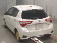 Toyota VITZ лот № 30063 оценка 3.5  с аукциона в Японии 5