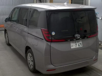 Toyota NOAH  с аукциона в Японии