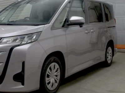 Toyota NOAH  с аукциона в Японии