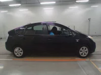 Toyota PRIUS лот № 10547 оценка 4  с аукциона в Японии 2