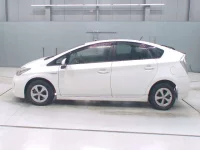 Toyota PRIUS лот № 30010 оценка 3.5  с аукциона в Японии 3
