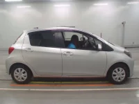 Toyota VITZ лот № 30069 оценка 3  с аукциона в Японии 2