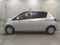Toyota VITZ лот № 30069 оценка 3  с аукциона в Японии 3
