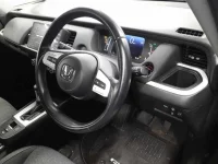 Honda FIT лот № 30071 оценка 4  с аукциона в Японии 6