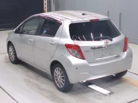 Toyota VITZ лот № 30012 оценка 3  с аукциона в Японии 5
