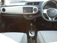 Toyota VITZ лот № 30012 оценка 3  с аукциона в Японии 8