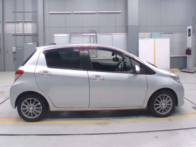 Toyota VITZ  с аукциона в Японии