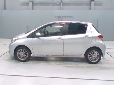 Toyota VITZ  с аукциона в Японии