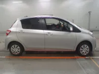 Toyota VITZ лот № 30074 оценка 4  с аукциона в Японии 2