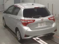 Toyota VITZ лот № 30074 оценка 4  с аукциона в Японии 5