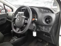 Toyota VITZ лот № 30074 оценка 4  с аукциона в Японии 6