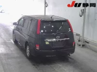 Toyota ISIS лот № 5017 оценка 3.5  с аукциона в Японии 1