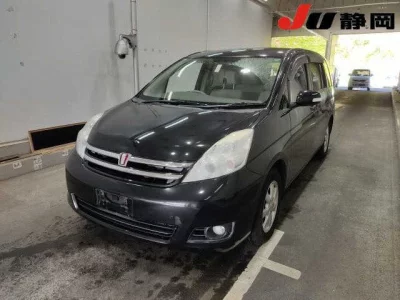 Toyota ISIS  с аукциона в Японии
