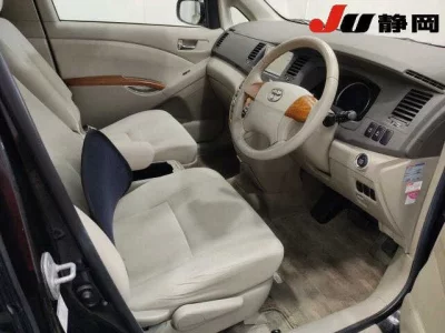 Toyota ISIS  с аукциона в Японии