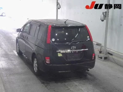 Toyota ISIS  с аукциона в Японии