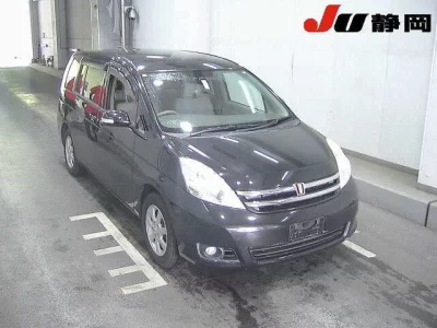 Toyota ISIS  с аукциона в Японии