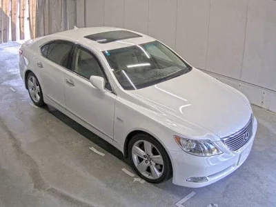 Lexus LS  с аукциона в Японии