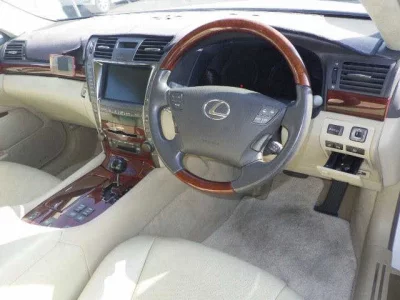 Lexus LS  с аукциона в Японии