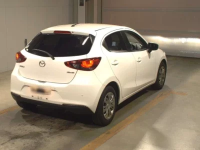 Mazda MAZDA2  с аукциона в Японии
