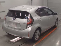 Toyota AQUA лот № 30077 оценка 4  с аукциона в Японии 1