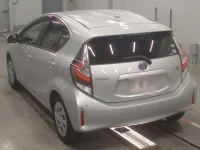 Toyota AQUA лот № 30077 оценка 4  с аукциона в Японии 5