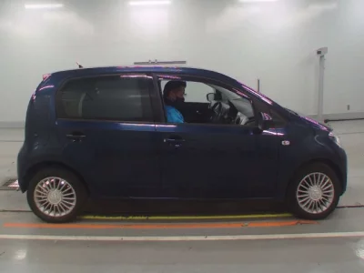 Volkswagen UP  с аукциона в Японии